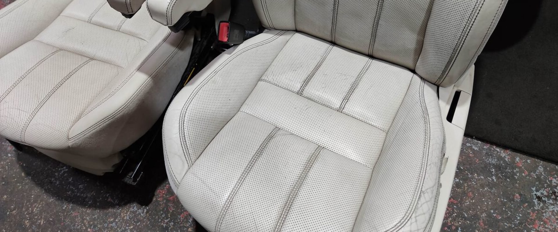 Leather Seats and Upholstery Options for Your Maritime Land Rover Car