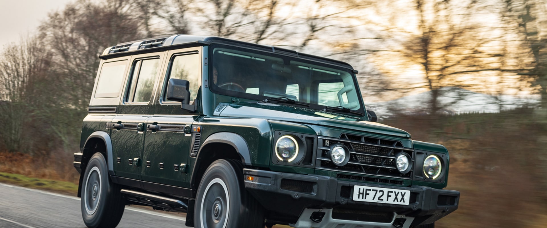 Approaching Obstacles on Maritime Land Rover Cars